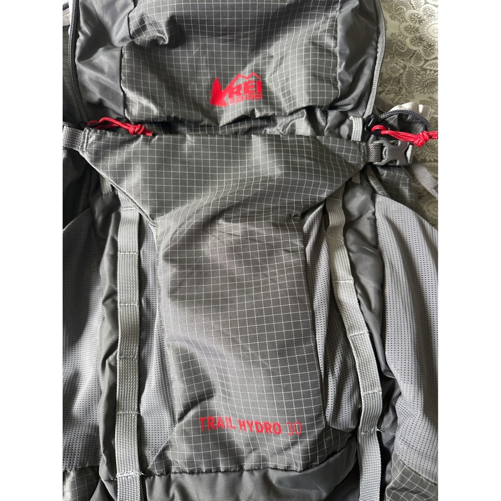 REI Co-op Trail Hydro 30 Mens Backpack Grey Red Hiking Daypack One Size